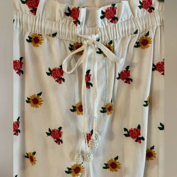 FARM Rio Mixed Cross Stitch Flowers Embroidered Pants - Picture 4 of 7